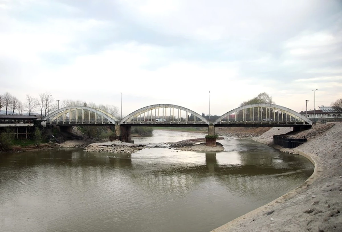 Sakarya Nehri Yatağında Genişletme Çalışmaları Devam Ediyor