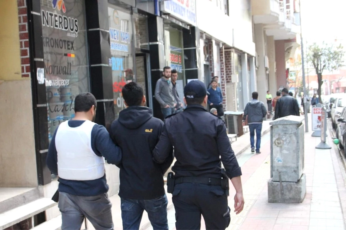 Siirt\'te Yasa Dışı Slogan Atan 6 Kişi Gözaltına Alındı