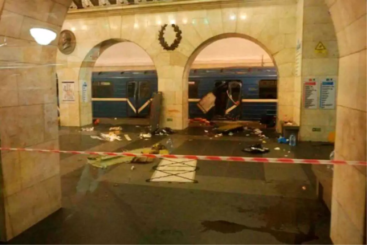 St. Petersburg Metrosunda El Bombası İhbarı