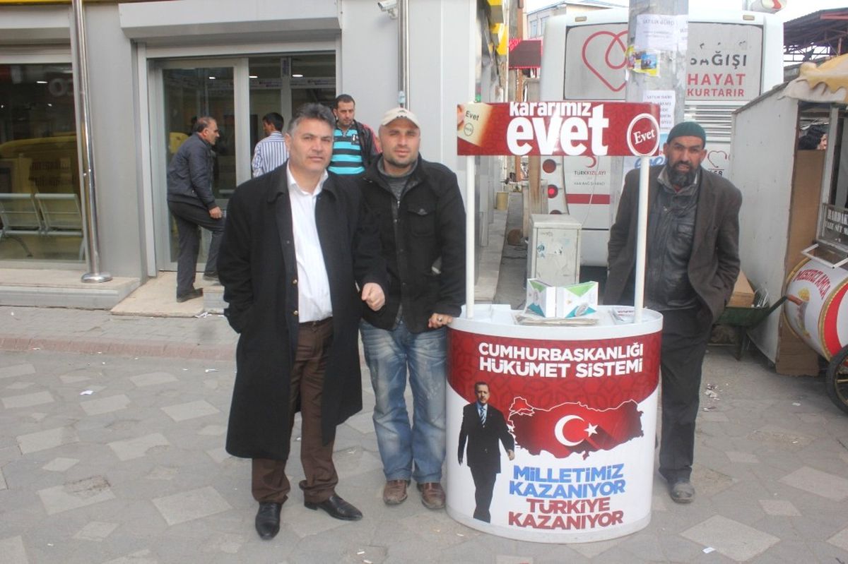 Ağrı\'da AK Parti \'Evet\' Standı Kurdu