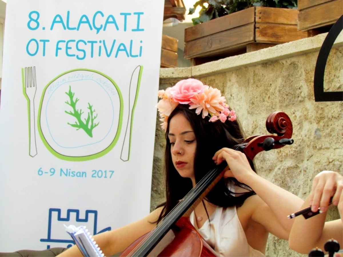 Alaçatı\'nın Büyülü Atmosferinde Festival Kokteyli