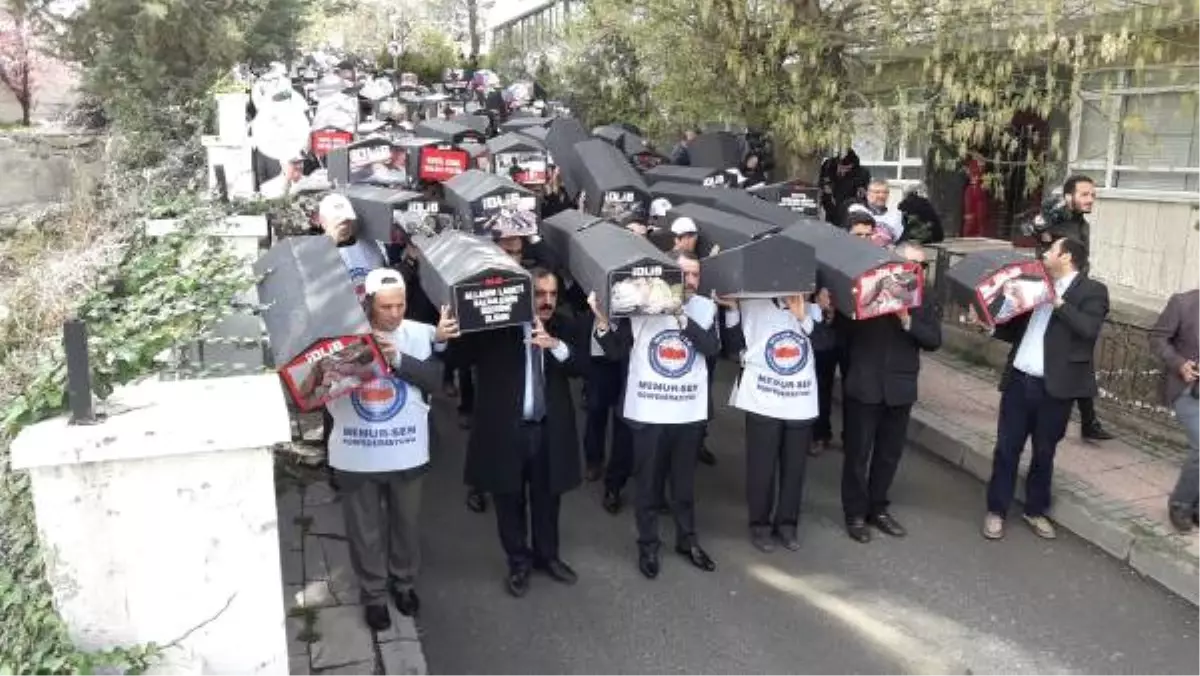 Ankara\'da İdlib Katliamı İçin Protesto! Tabut Taşıyıp \'Dur De\' Sloganı Attılar