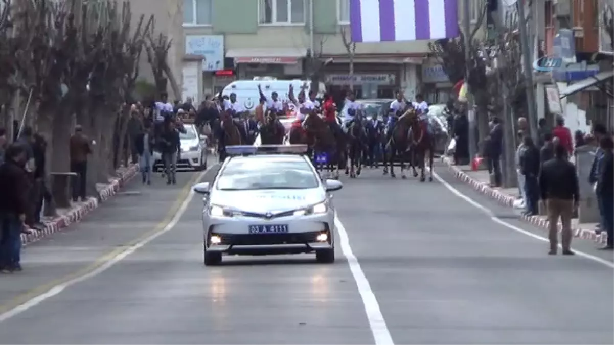 Bahçeli'ye Atlı Karşılama