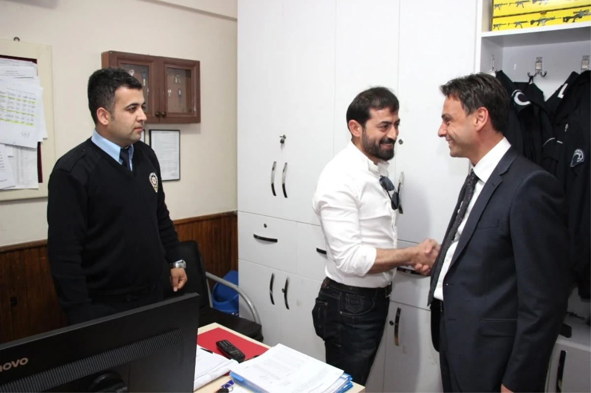 Başkan Koçhan, CHP\'li Milletvekiliyle Gerginlik Yaşayan Polisleri Ziyaret Etti