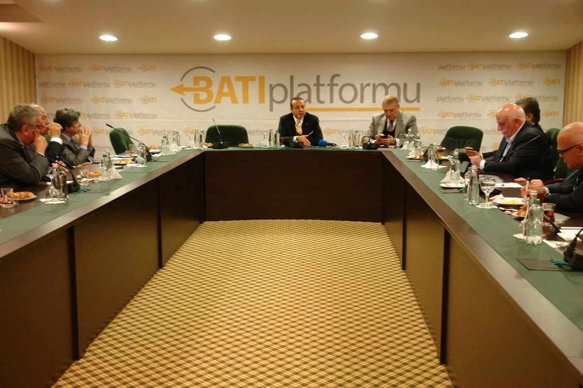 Batı Platformu\'nda Referandum Tartışmaları