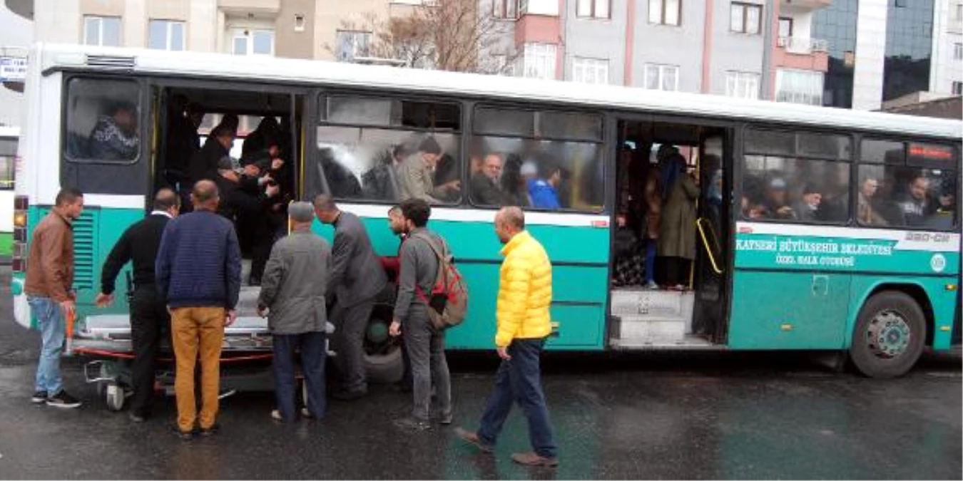 Bayılan Yolcu Halk Otobüsüyle Hastaneye Getirildi