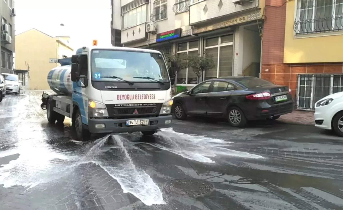 Beyoğlu\'nda Bahar Temizliği