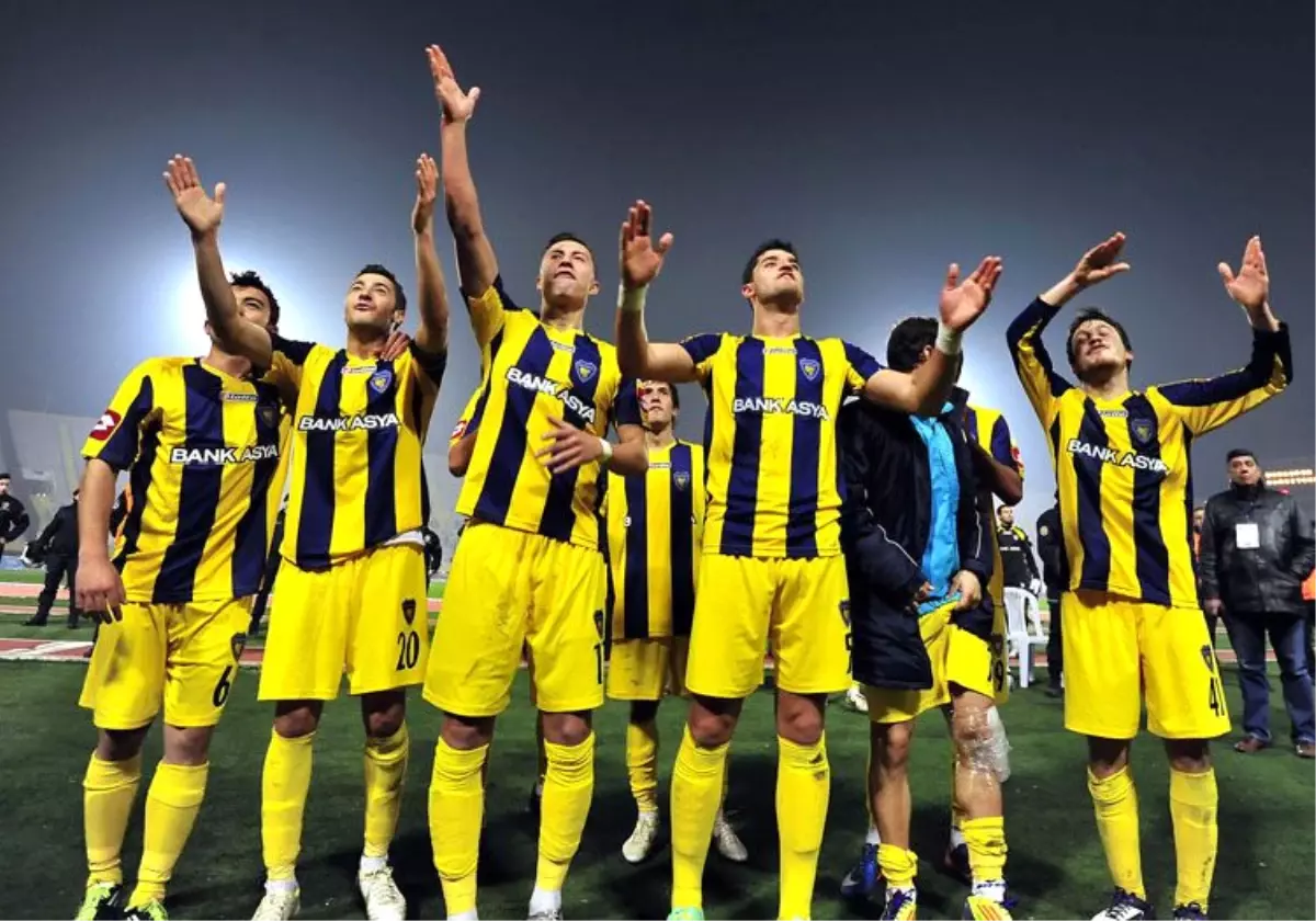 Bucaspor Evinde Geçit Vermiyor