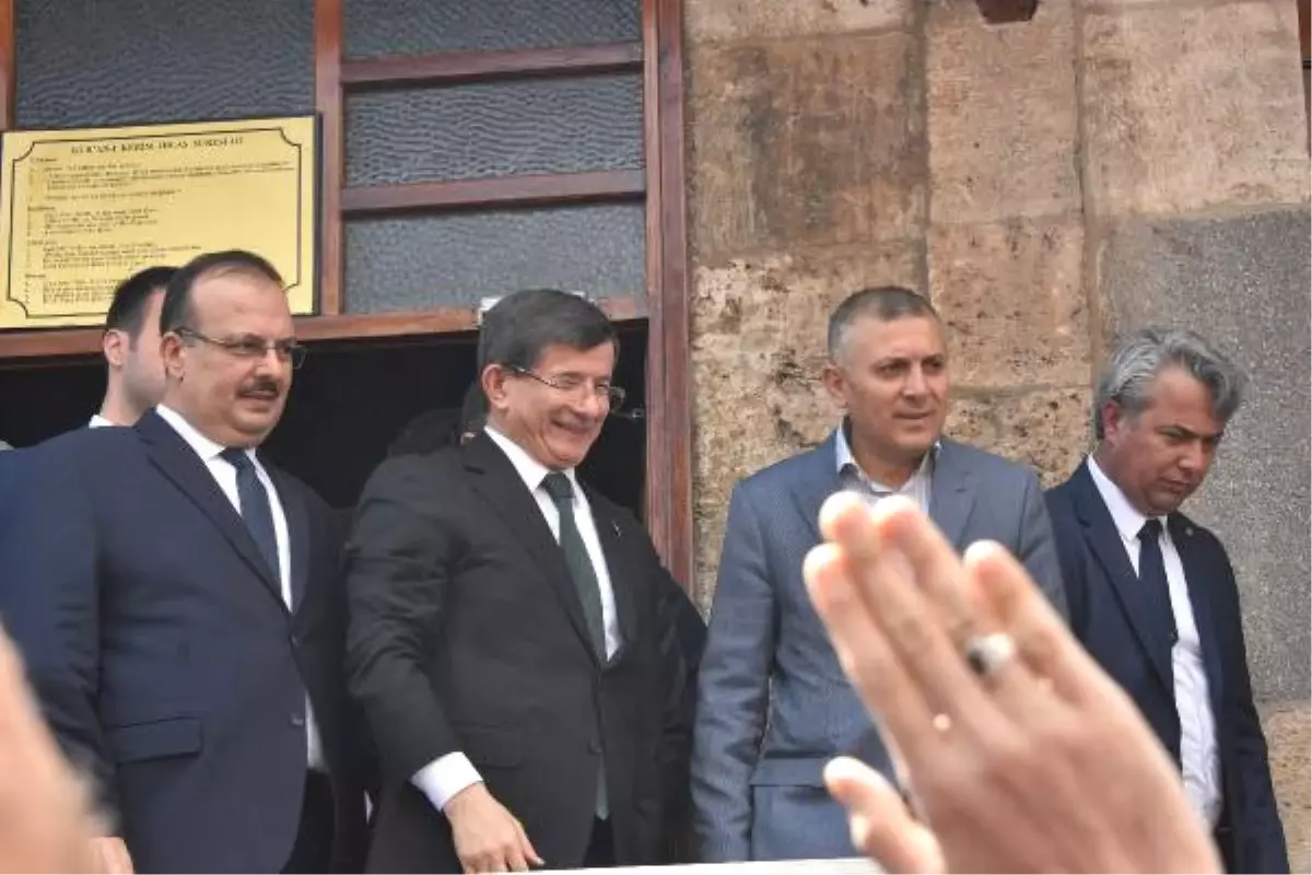 Davutoğlu, Memleketi Konya\'da Yoğun İlgiyle Karşılandı