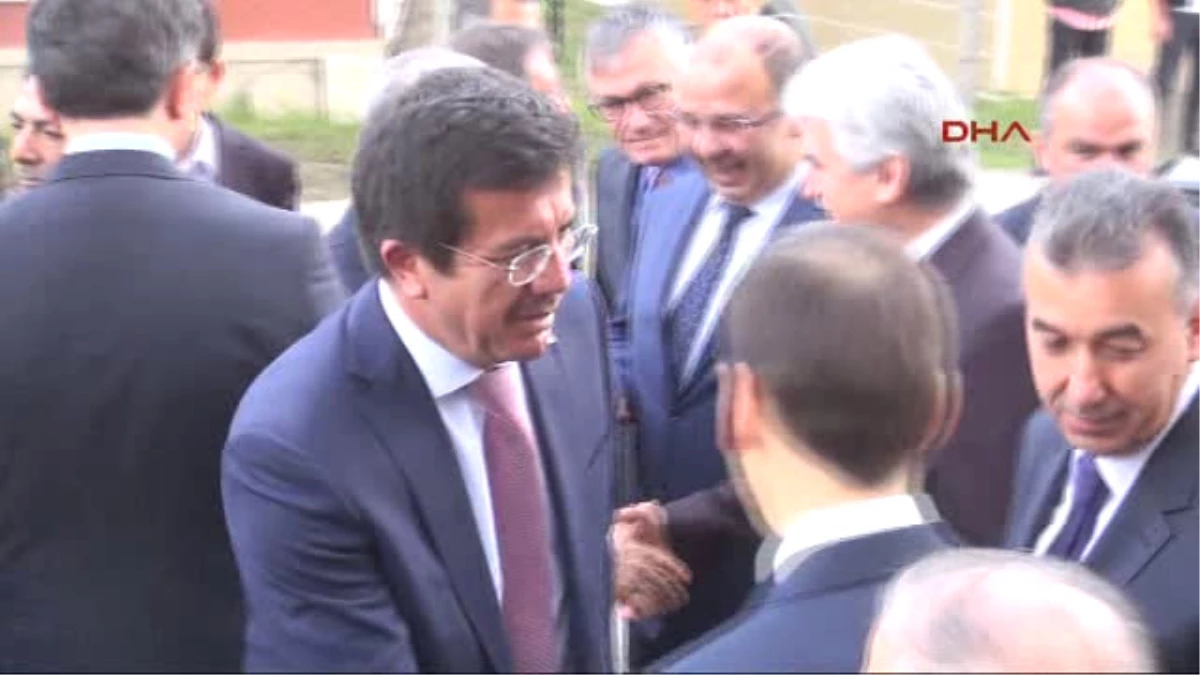 Denizli Zeybekci: ABD\'nin Suriye\'deki Üssü Bombalaması Gösteriş