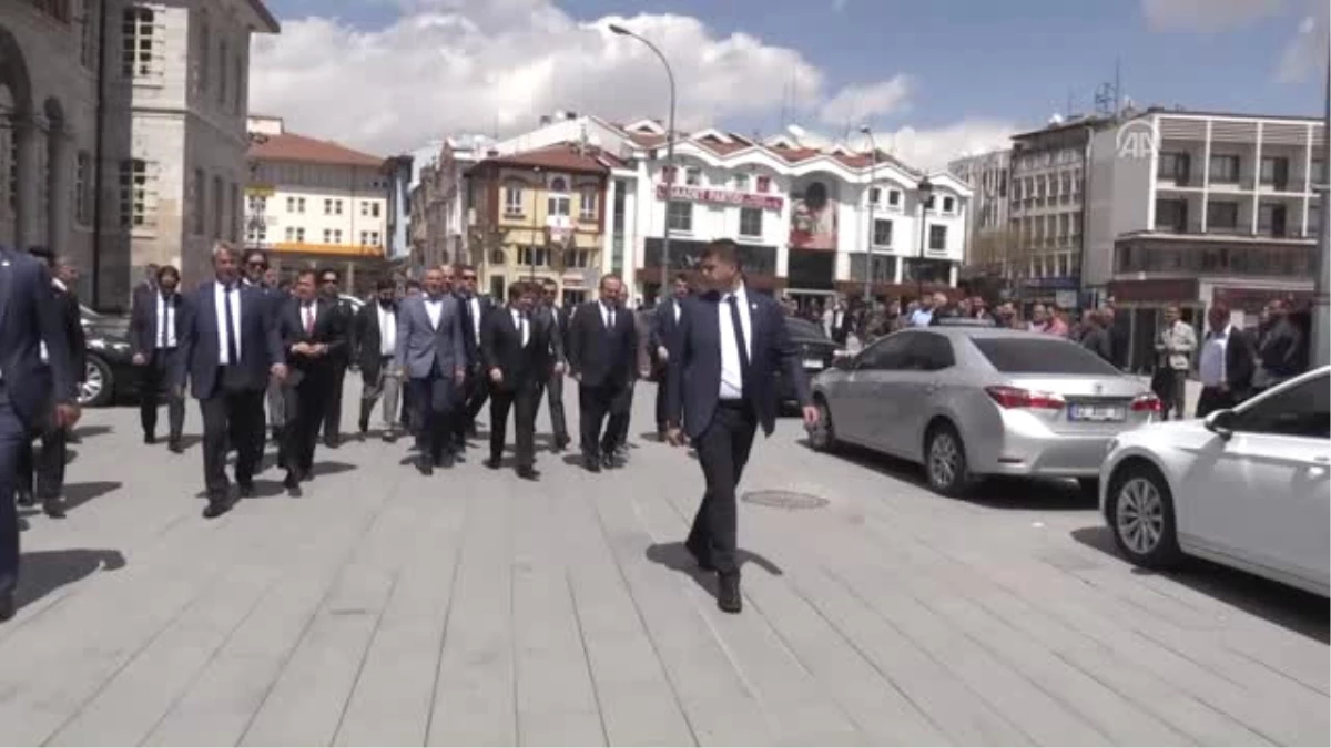 Eski Başbakan Davutoğlu
