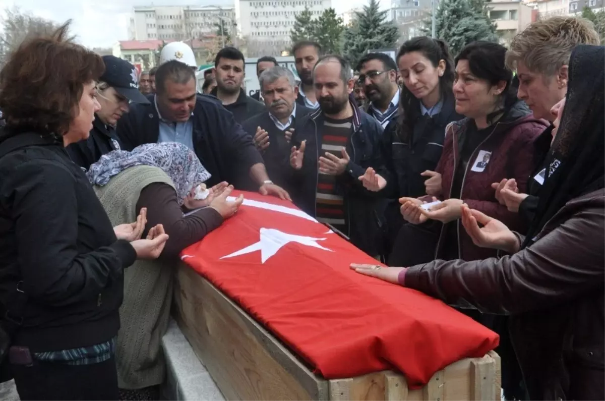 Görev Başında Kalp Krizi Geçiren Polis Hayatını Kaybetti