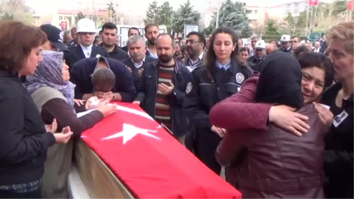 Görev Başında Kalp Krizi Geçiren Polis Hayatını Kaybetti