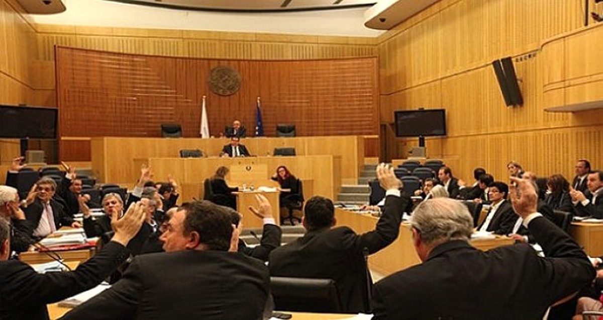 Güney Kıbrıs Meclisi "Enosis Referandumu\'nu Okullarda Anma Kararı"Nın İptalini Onayladı