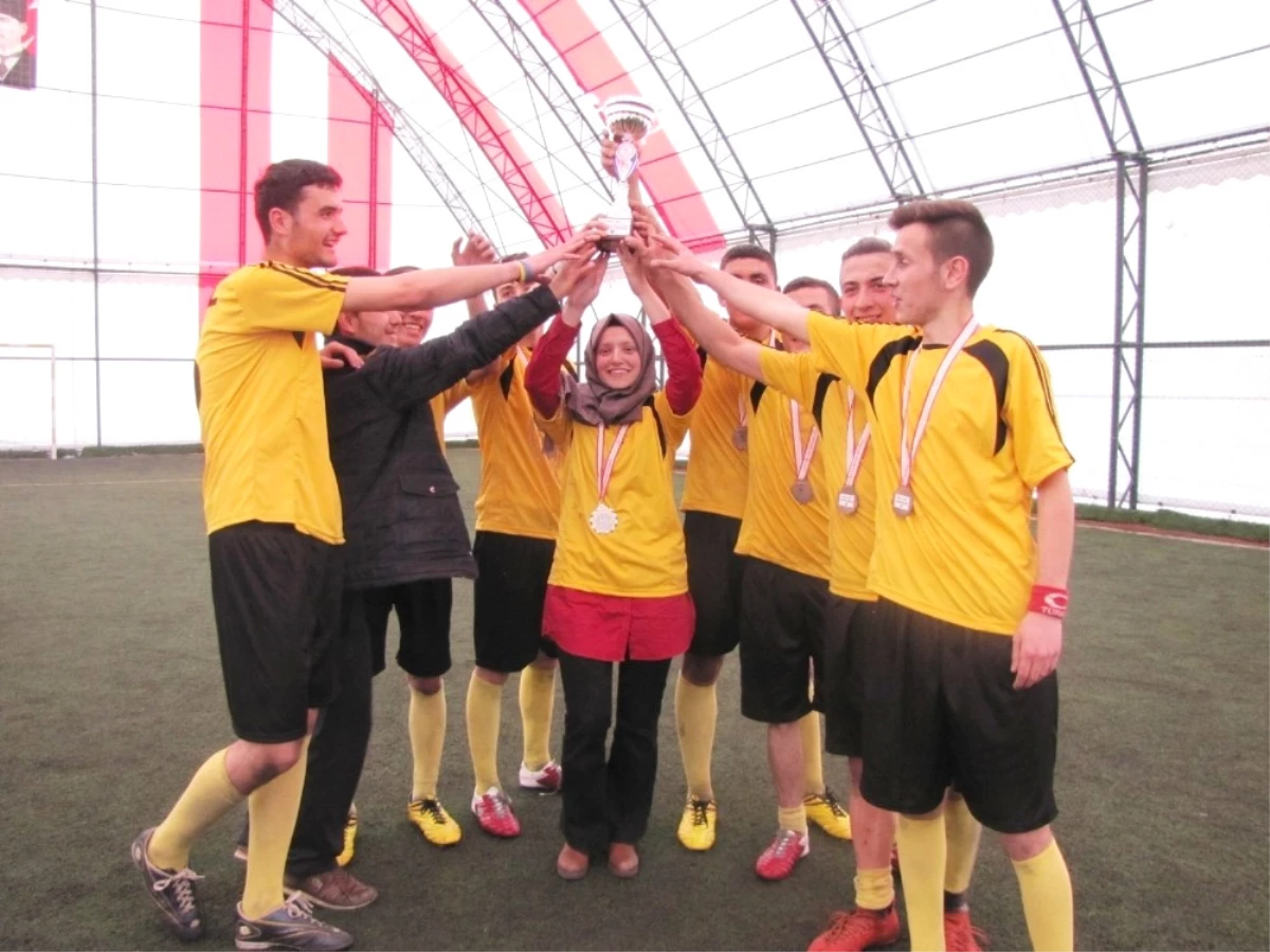 Hisarcık\'ta Halı Saha Futbol Turnuvası Şampiyonu 12 Muhasebe