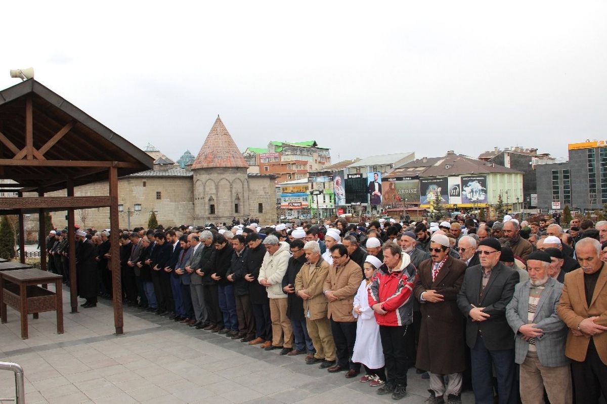 İdlib\'de Hayatını Kaybedenler İçin Gıyabi Cenaze Namazı Kılındı