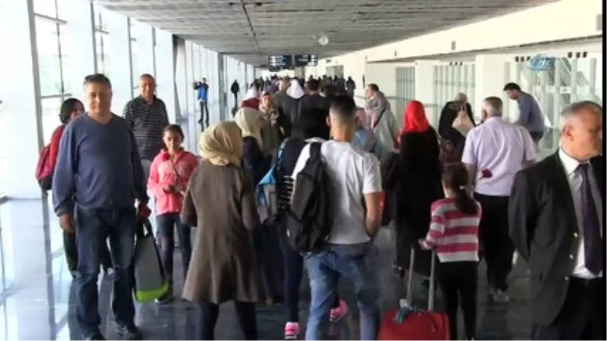 İsrailli Turistler Çiçeklerle Karşılandı