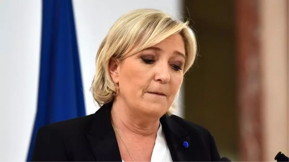 Le Pen\'e AB Mahkemesinden Red