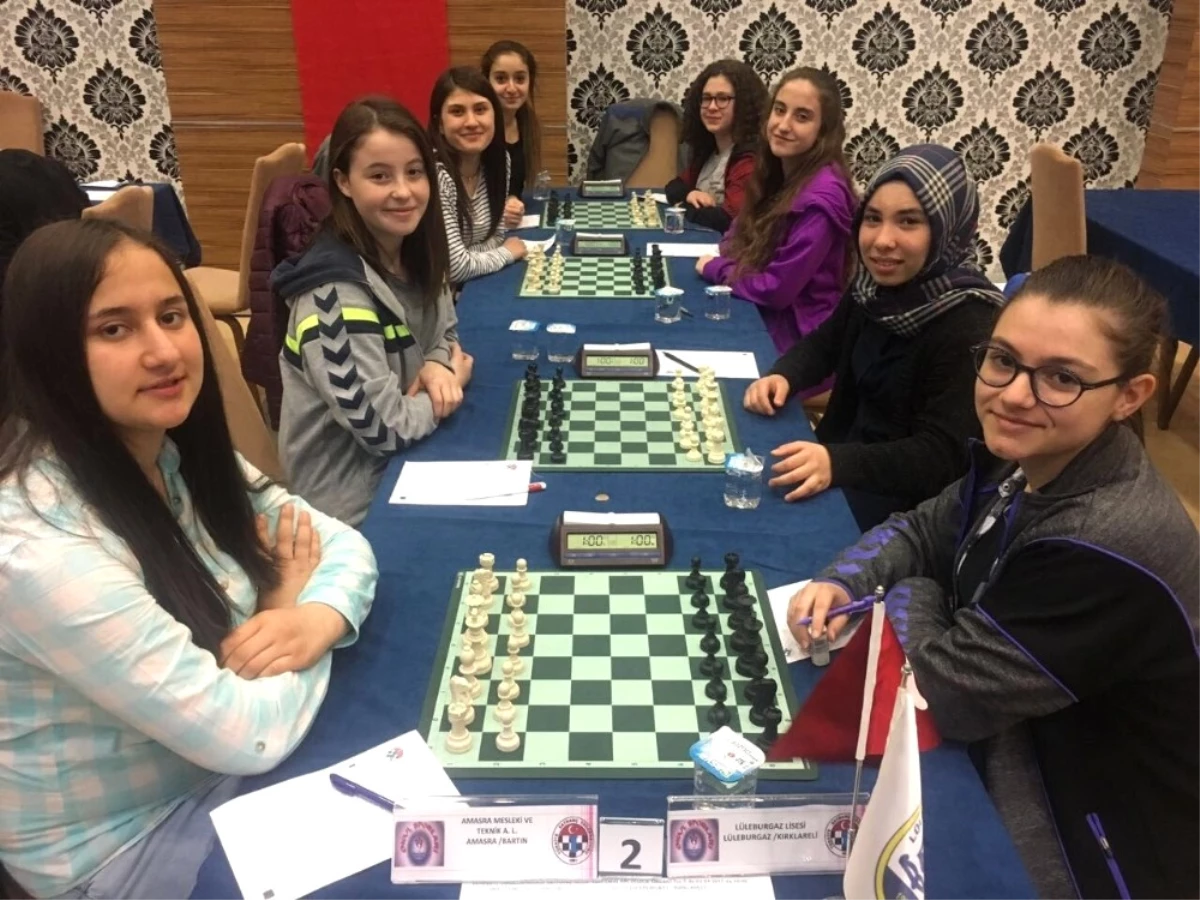 Lüleburgaz Lisesi Kız Satranç Takımı Türkiye Satranç Şampiyonası\'na Hazırlanıyor