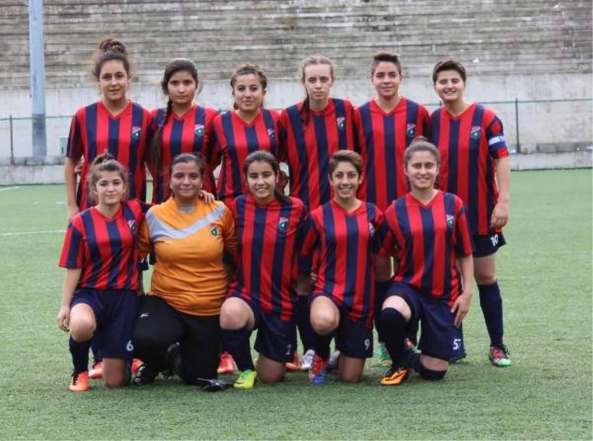 Maçtan Sonra Kavga Eden 16 Kadın Futbolcuya Ceza