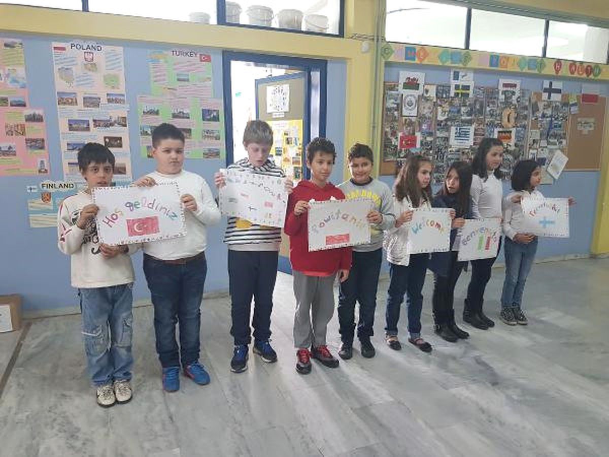 Minik Öğrenciler Yunanistan\'da Gönülleri Fethetti