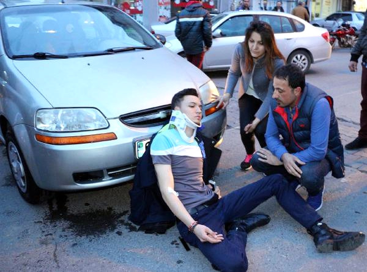 Otomobille Motosiklet Çarpıştı: 2 Yaralı