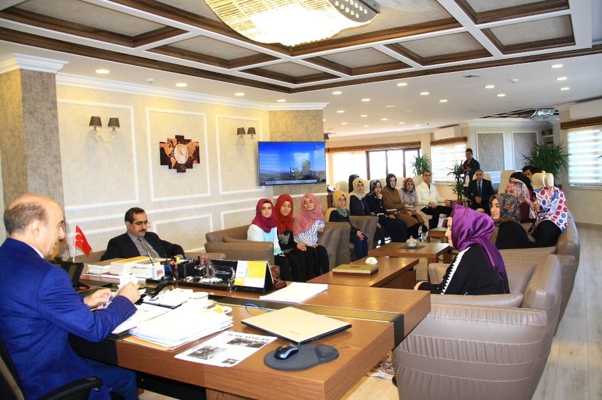 Rektör Gül, Geleceğin Üniversitelilerini Ağırladı