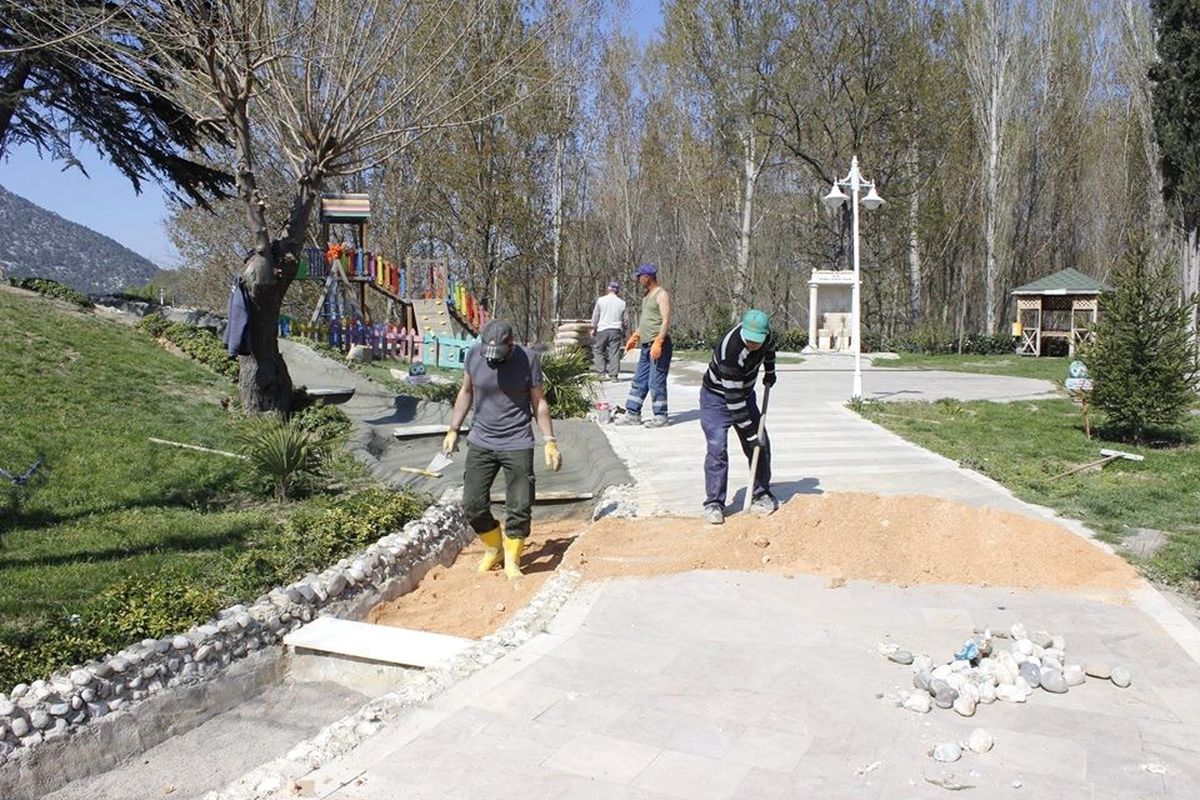 Şehit Ömer Halisdemir Parkında İyileştirme Çalışmaları Başladı