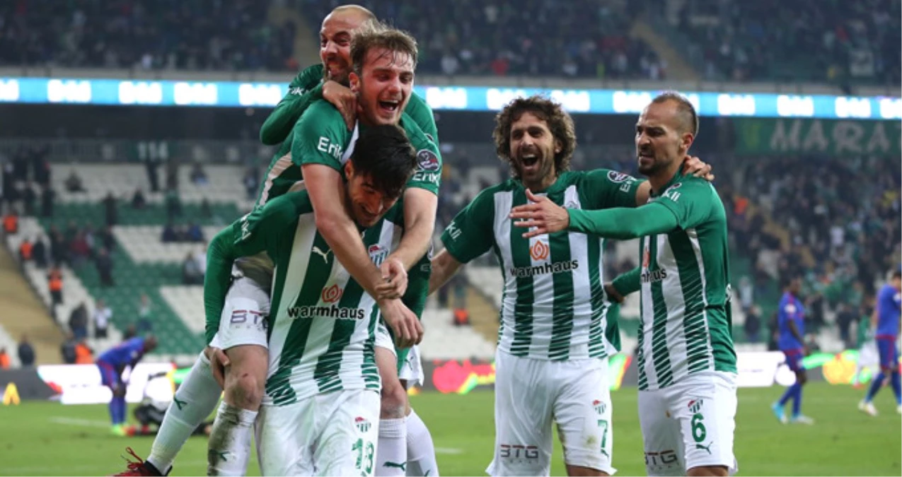 Süper Lig\'de Bursaspor Sahasında Kardemir Karabükspor\'u 3-0 Yendi