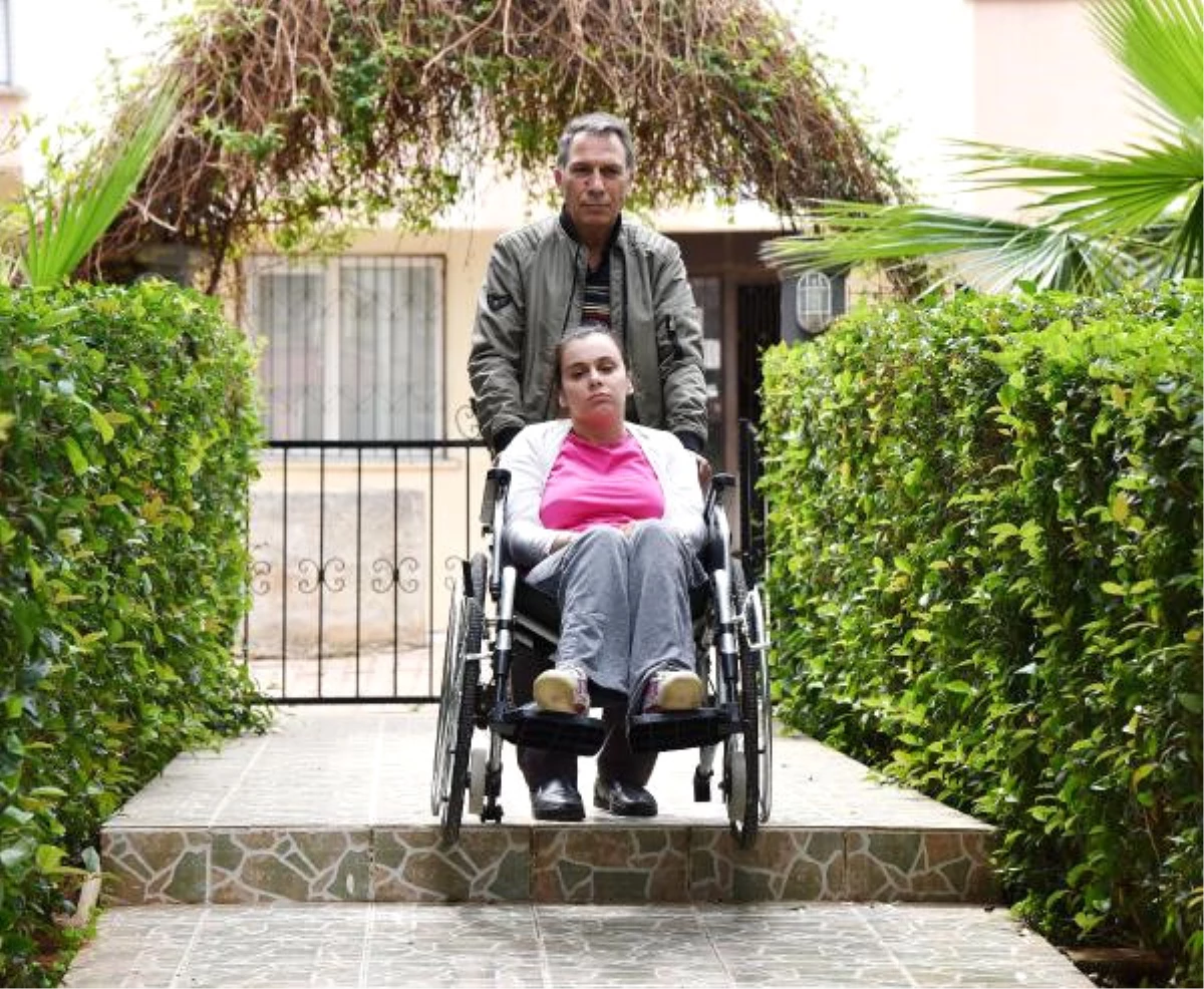 Tek İsteği Engelli Kızını Sokağa Çıkarabilmek