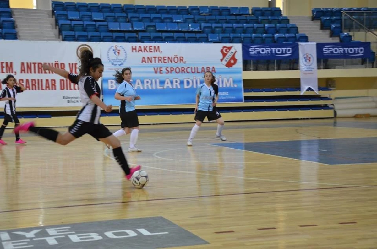 Türkiye Şampiyonasına Okul Sporları Futsal Yarı Final Müsabakalarına Bilecik Ev Sahipliği Yaptı