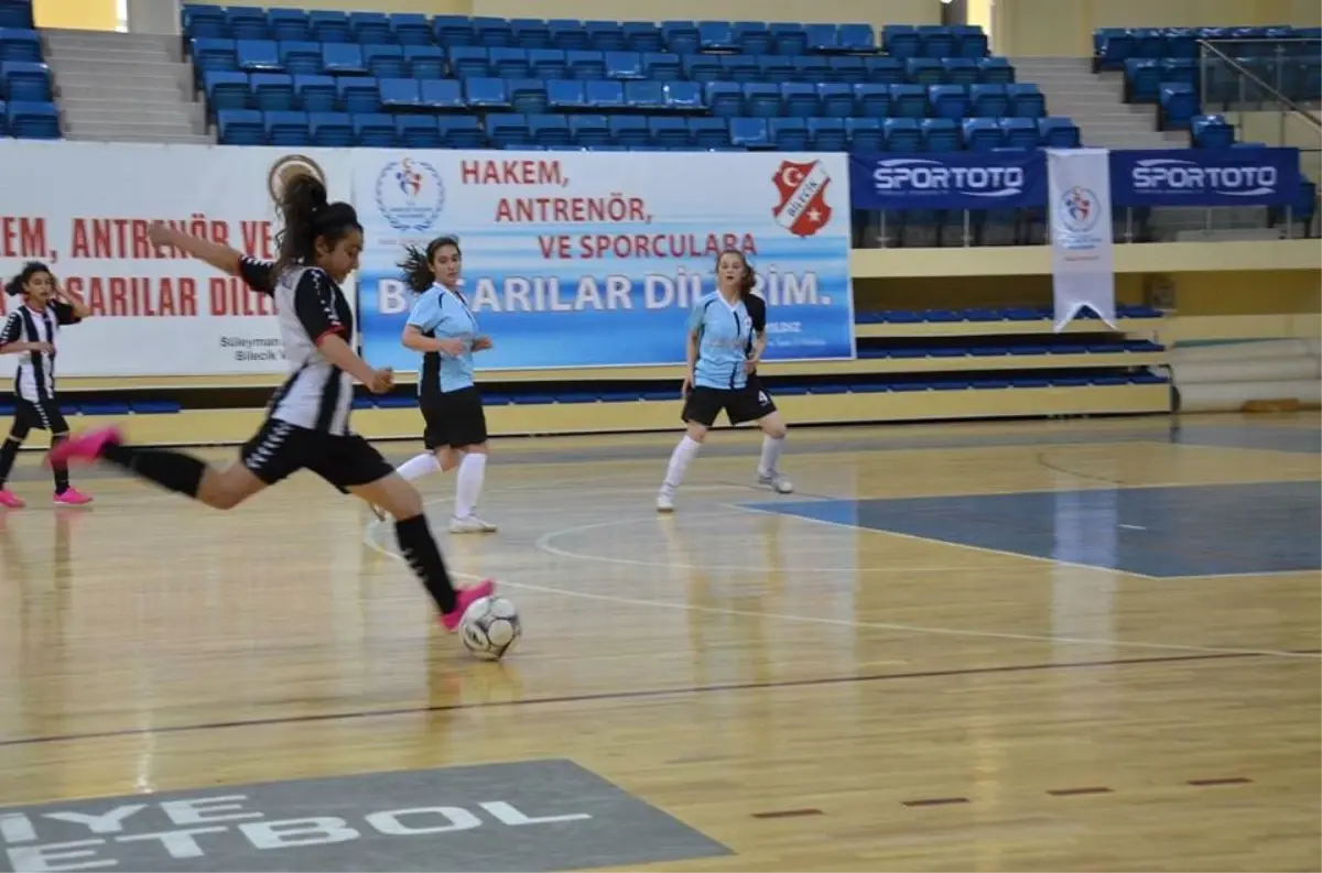 Türkiye Şampiyonasına Okul Sporları Futsal Yarı Final Müsabakalarına Bilecik Ev Sahipliği Yaptı