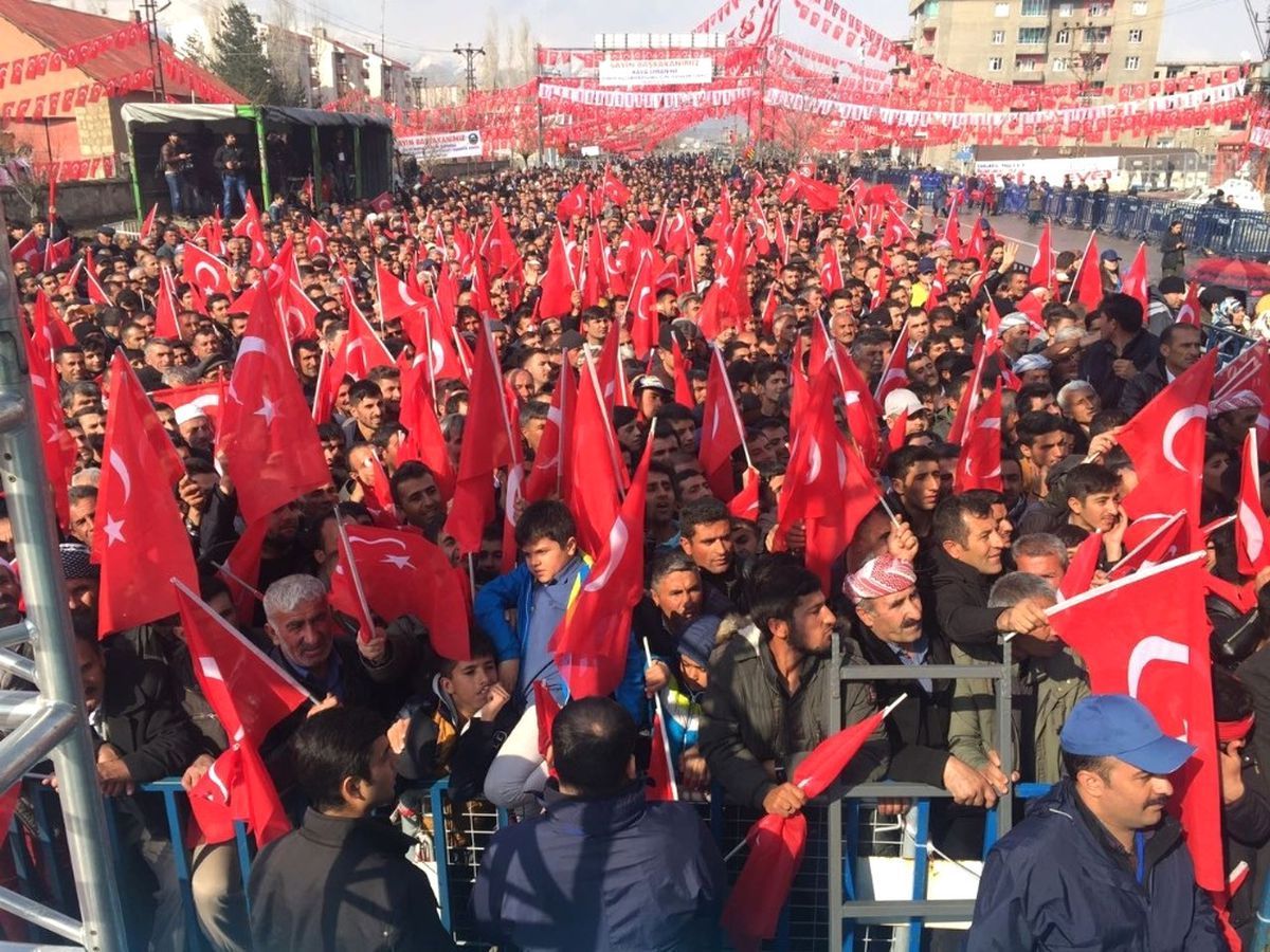 Yüksekova\'da Başbakan Yıldırım Coşkusu