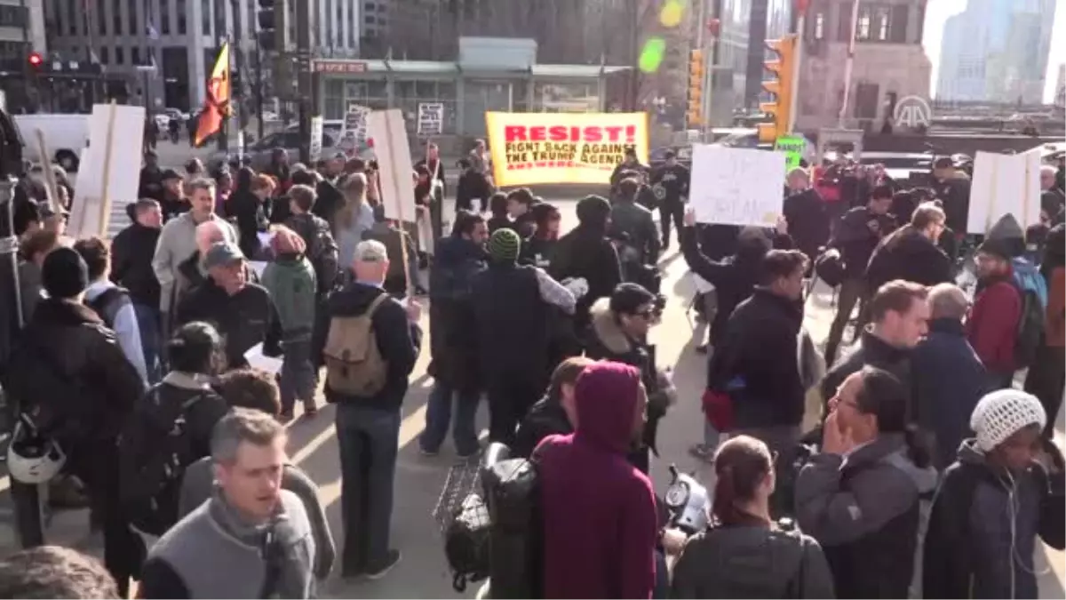 ABD\'nin Füze Saldırısı Chicago\'da Protesto Edildi