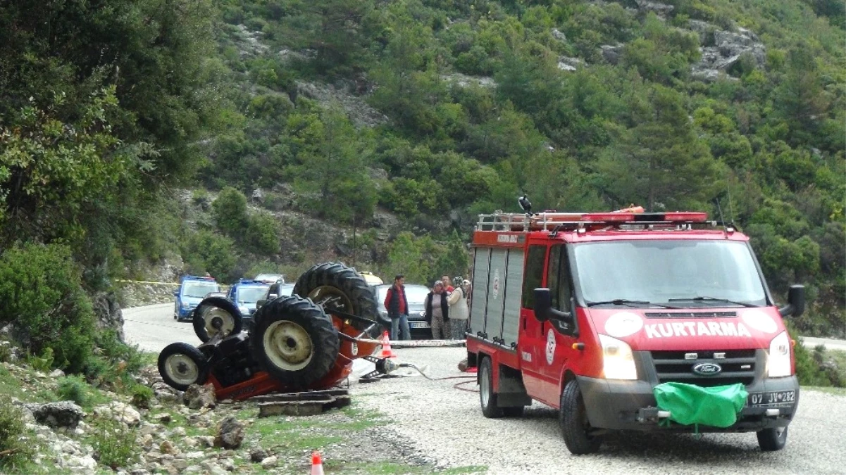 Antalya\'da Traktör Kazası: 1 Ölü, 4 Yaralı
