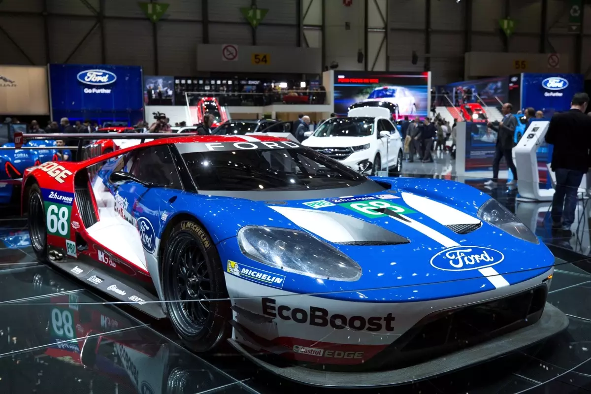 Autoshow\'da Ford GT Race Car rüzgarı esecek