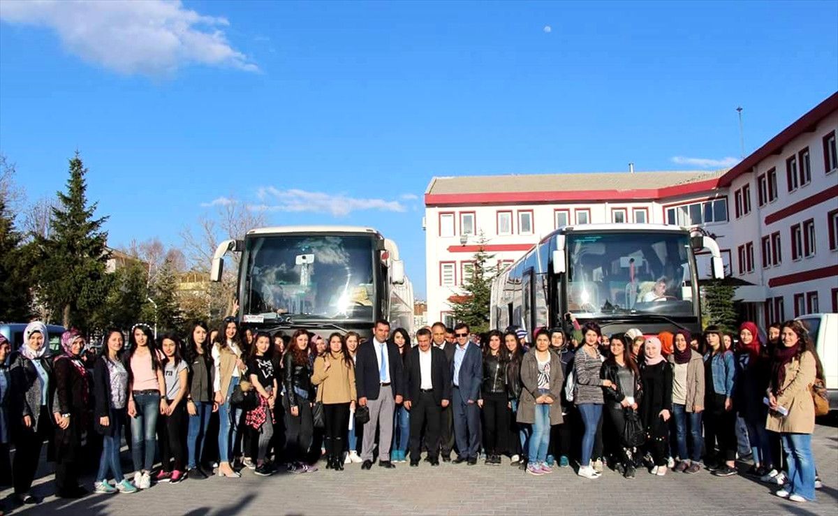 Belediye, Öğrencileri Çanakkale\'ye Gönderdi