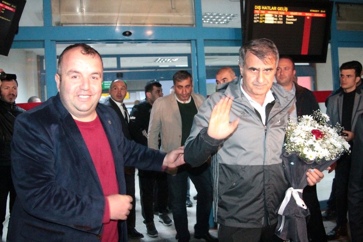 Beşiktaş Trabzon\'da Çiçeklerle Karşılandı