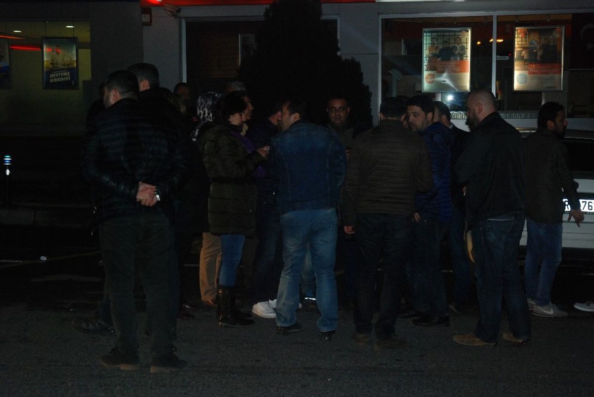 Beykoz\'da Hayır Pankartı Asan CHP\'lilere Kuru Sıkı Tabanca ile Ateş Açıldı
