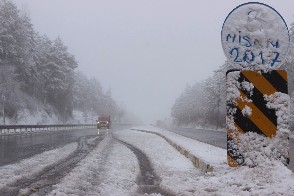 Bolu Dağı\'nda Kar ve Sis Etkili Oldu