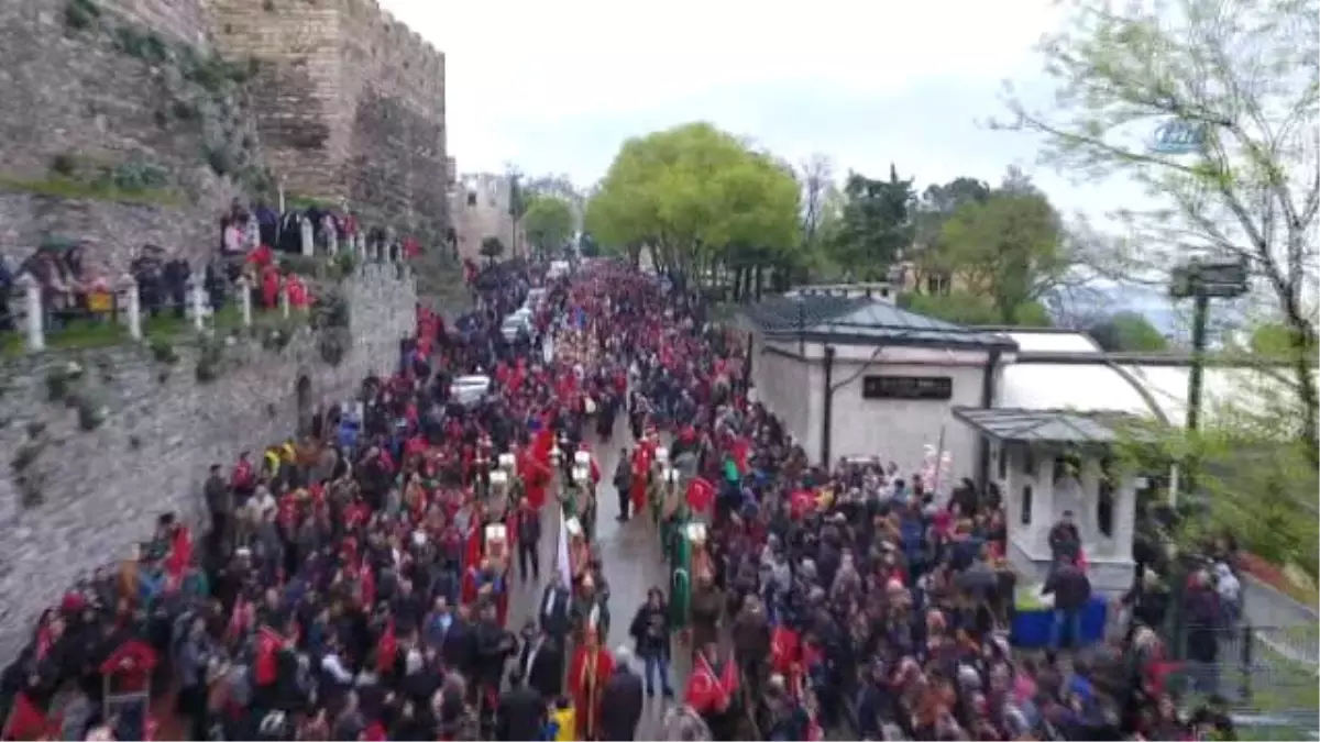 Bursa\'nın Fetih Şenliklerinde Diriliş İzdihamı... Yürüyüş Havadan Görüntülendi