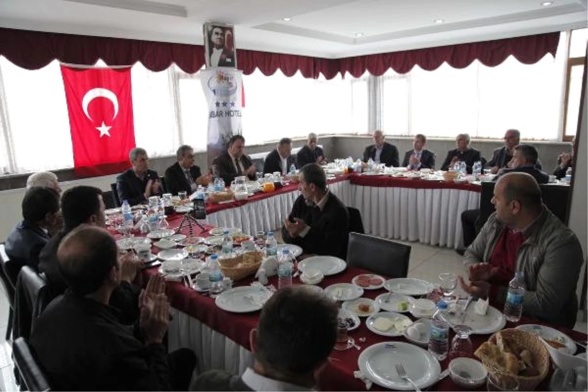 CHP Milletvekilleri Hakkari\'de Stk Temsilcileri ve Muhtarlarla Biraraya Geldi