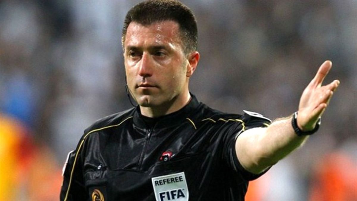 Hakem Hüseyin Göçek Oyuna Devam Edemedi