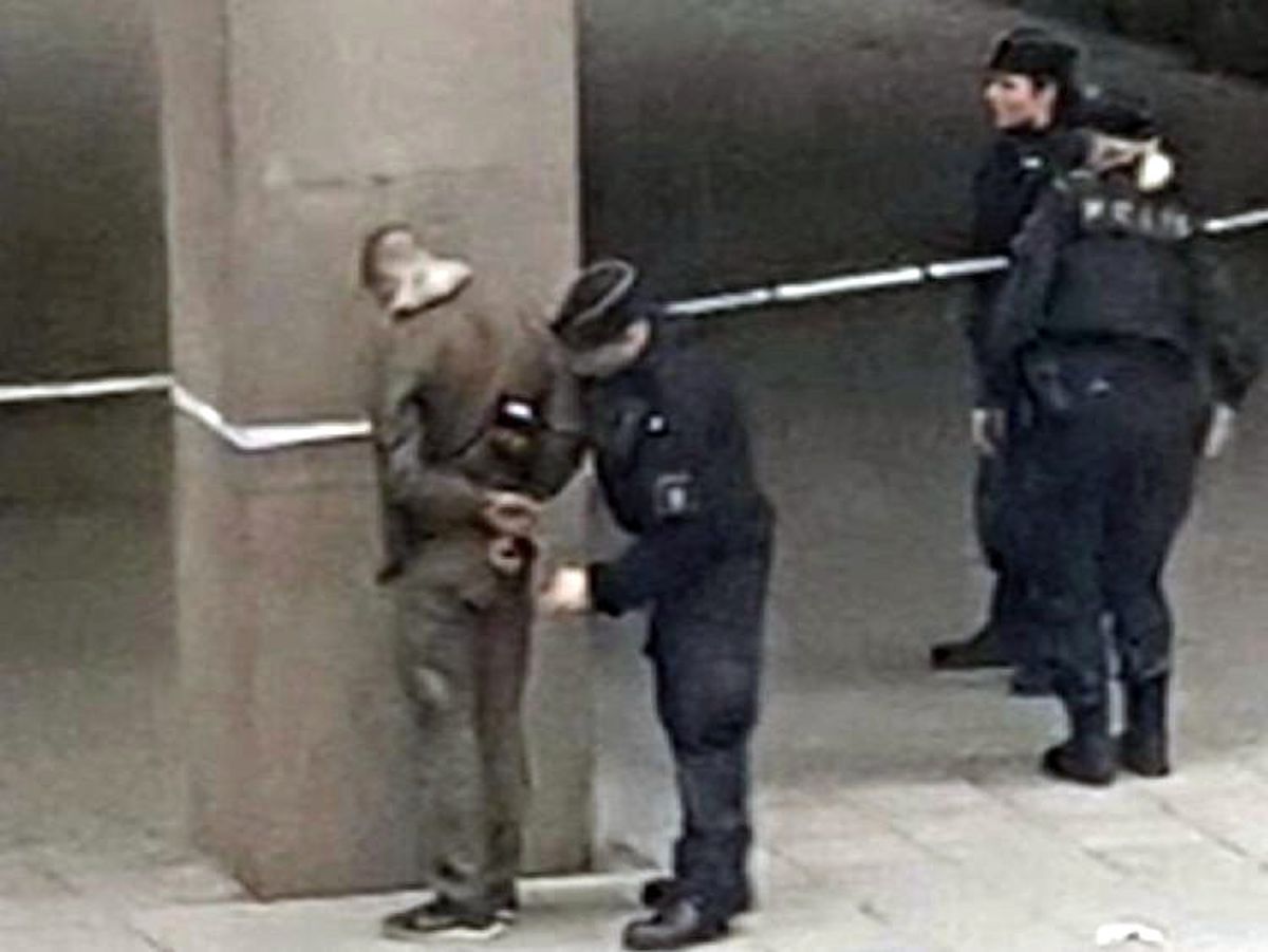 İsveç\'te Kamyonlu Saldırı: 5 Ölü, 8 Yaralı