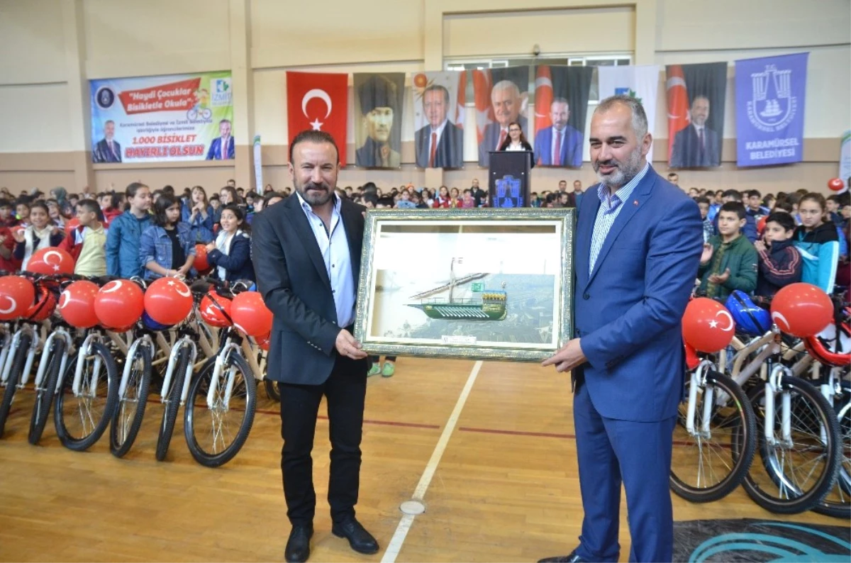 İzmit Belediyesi, Karamürsel\'de 872 Öğrenciye Bisiklet Dağıttı
