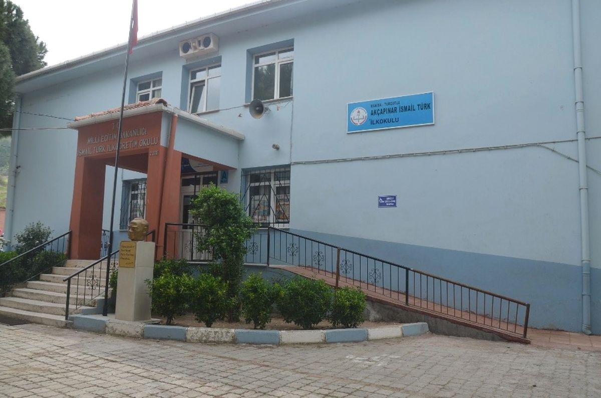 Okulun Engelli Rampası ve İkinci Giriş Kapısı Belediyeden