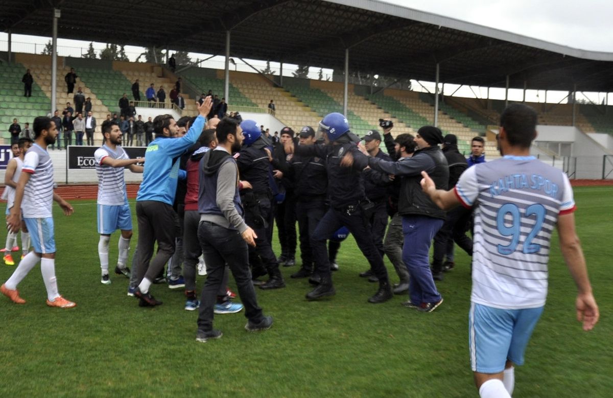 Polis-taraftar Gerginliği: 8 Gözaltı