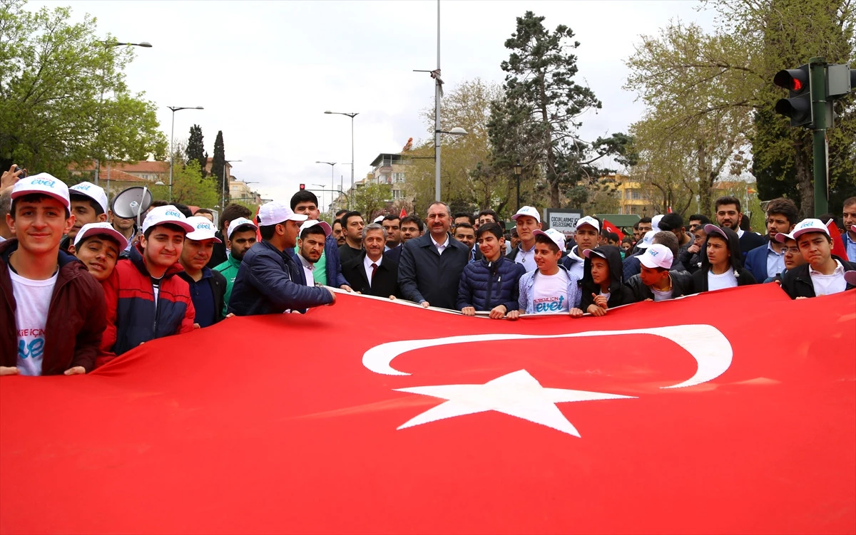 Tügva\'dan "Türkiye İçin Evet" Yürüyüşü