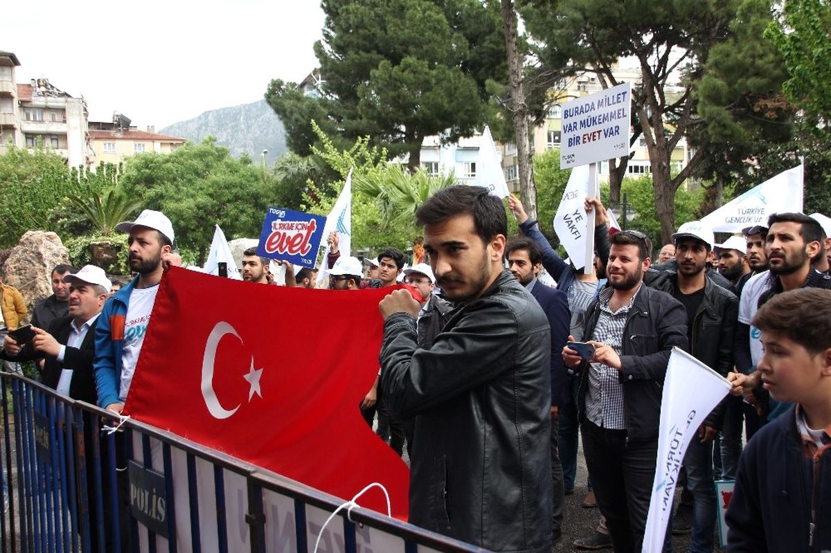 Türkiye İçin Evet" Yürüyüşü Hatay\'da Miting Havasında Geçti