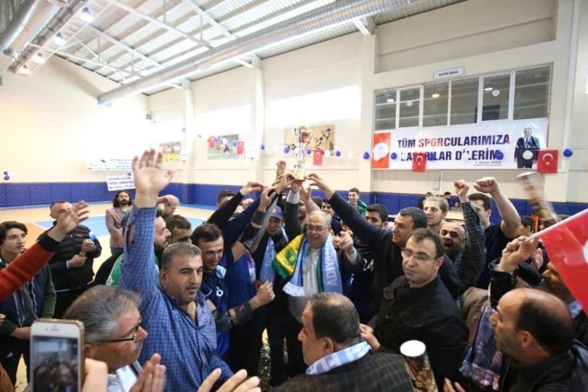 Adıyaman Belediyespor Hentbol Takımı: 42-26 : İzmir Karşıyaka Belediyesi Hentbol Takımı